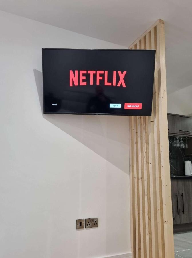 Lmk, Spacious 1 Bedroom Ground Floor Apartment, Ev Charger, Free Parking Wi-Fi, Great Location Belfast Ngoại thất bức ảnh