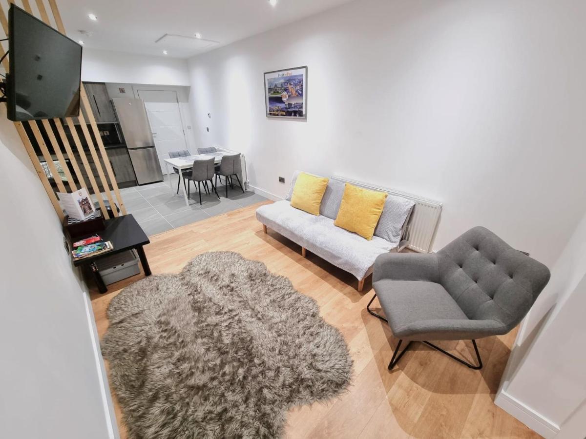 Lmk, Spacious 1 Bedroom Ground Floor Apartment, Ev Charger, Free Parking Wi-Fi, Great Location Belfast Ngoại thất bức ảnh